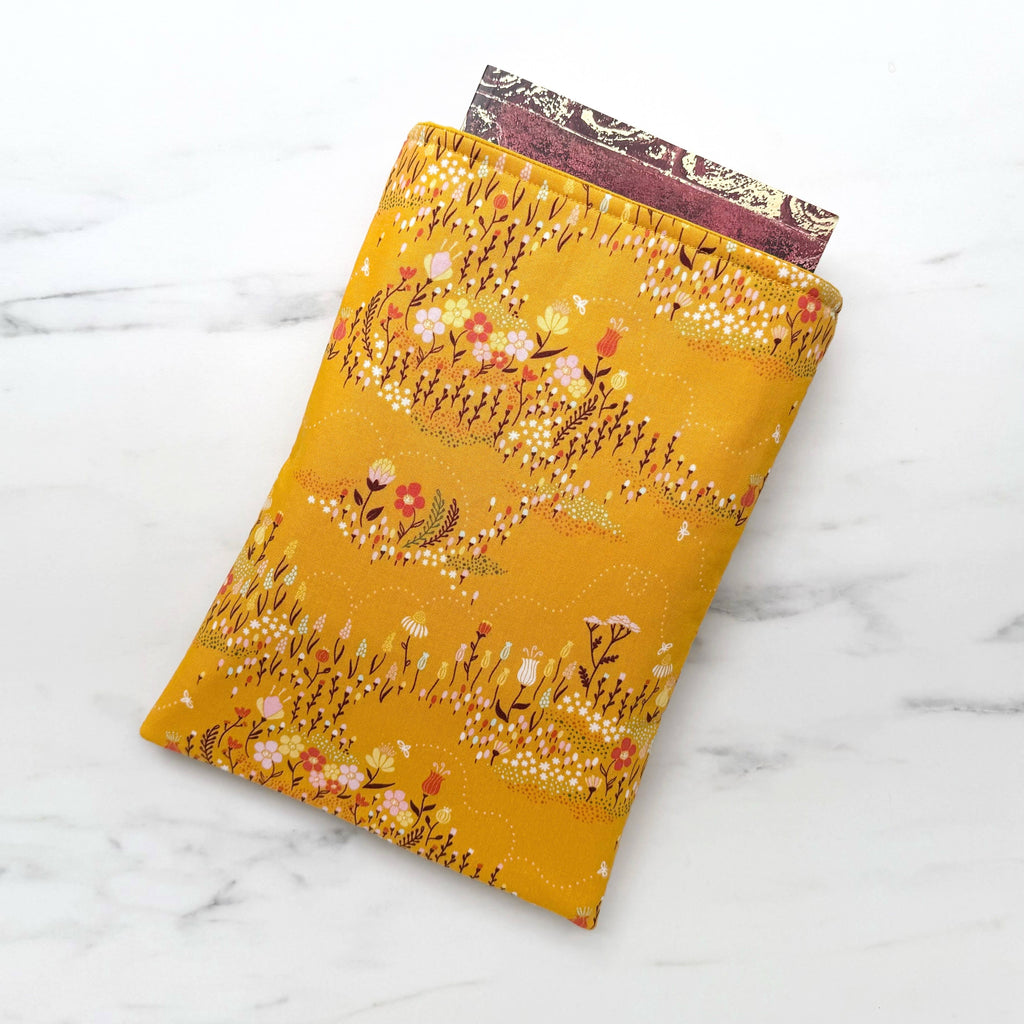 Harmony buzzing  - padded book sleeve, book pouch