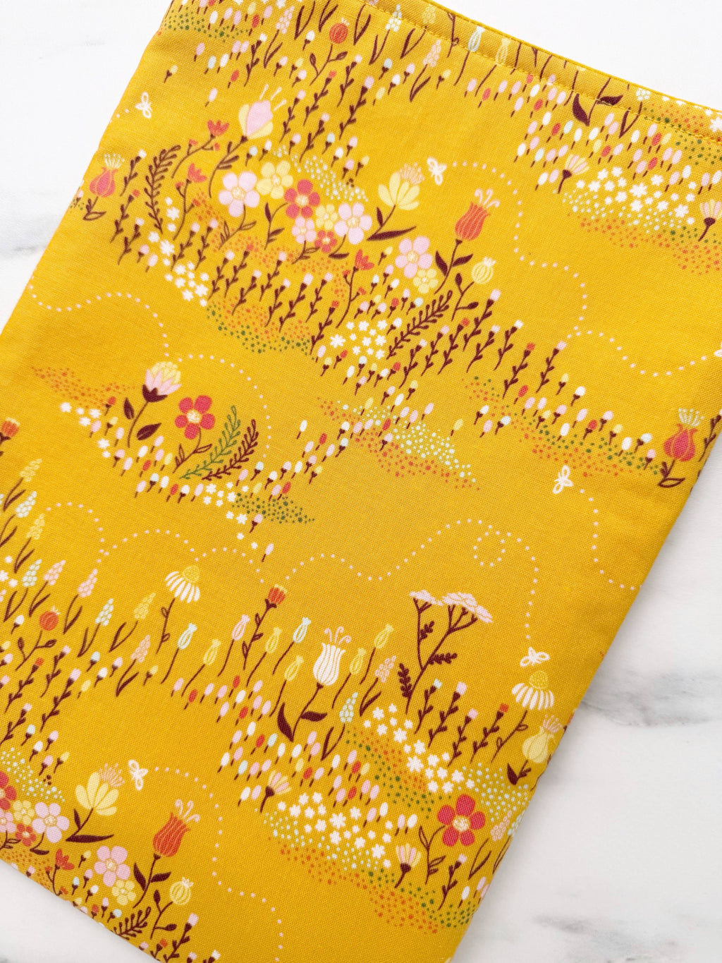Harmony buzzing  - padded book sleeve, book pouch