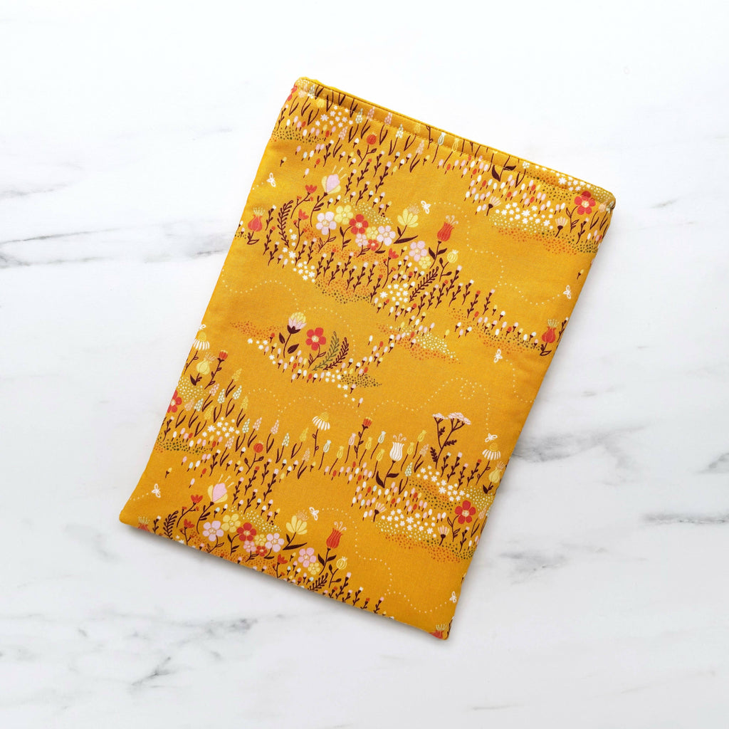 Harmony buzzing  - padded book sleeve, book pouch