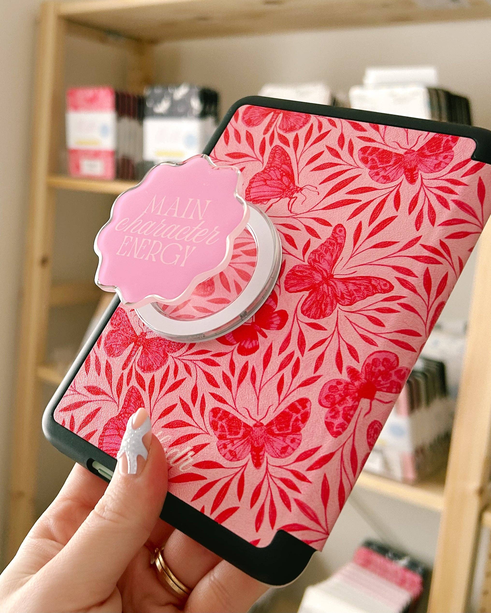 Main Character | Magnetic e-Reader & Phone Grip