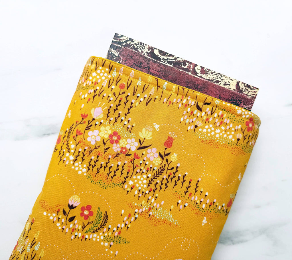 Harmony buzzing  - padded book sleeve, book pouch