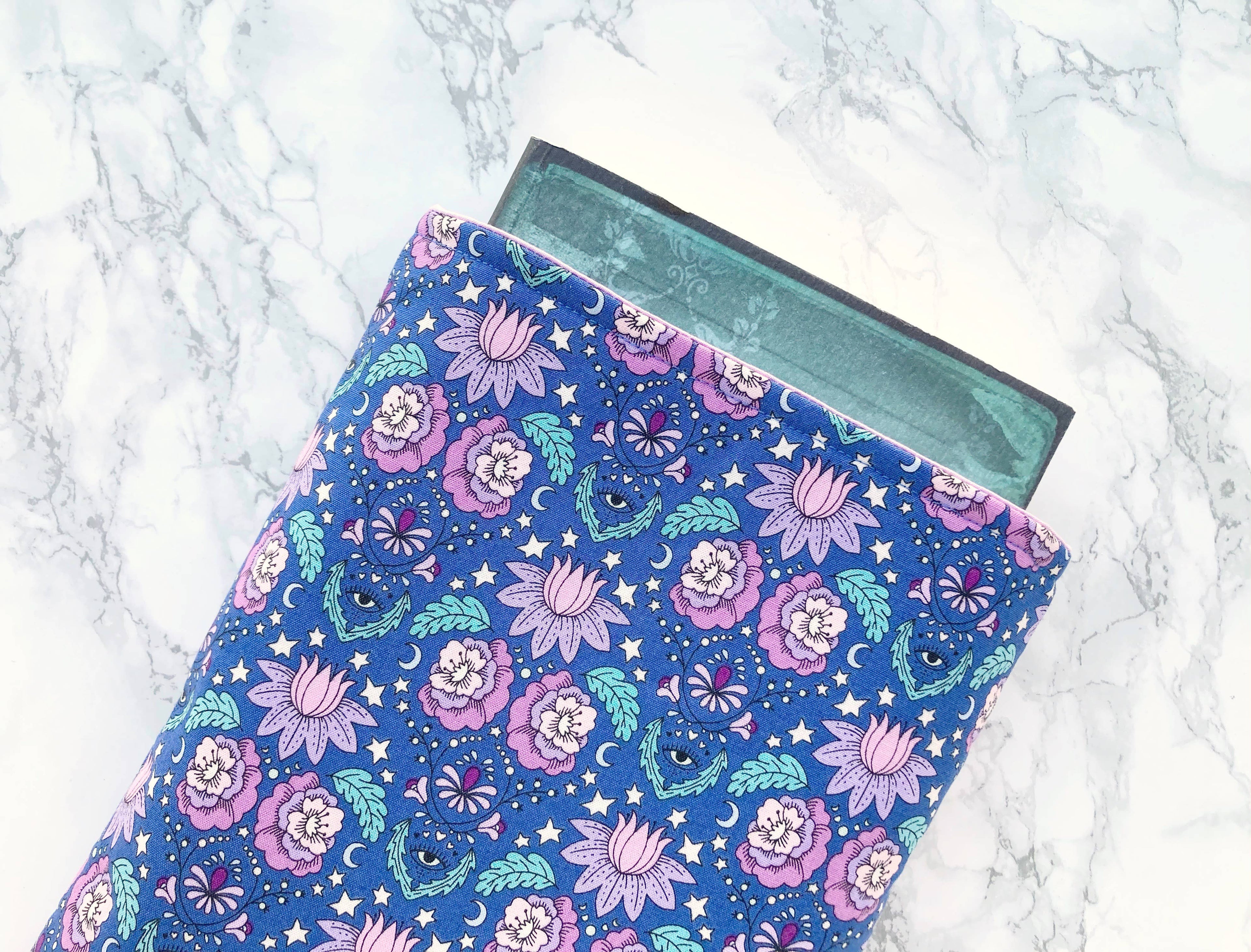 Oracle - padded book sleeve, book pouch